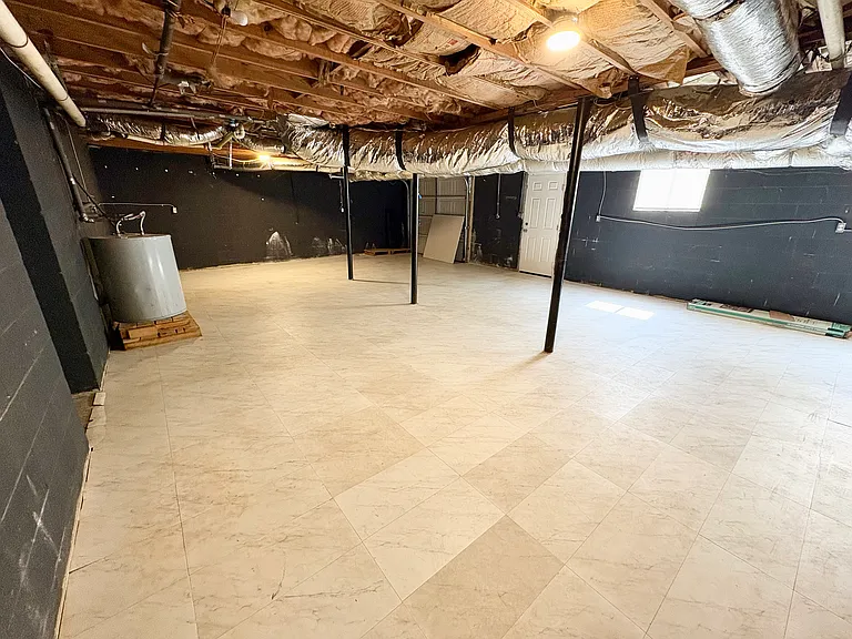 2641 Combs Dr — Photo 24