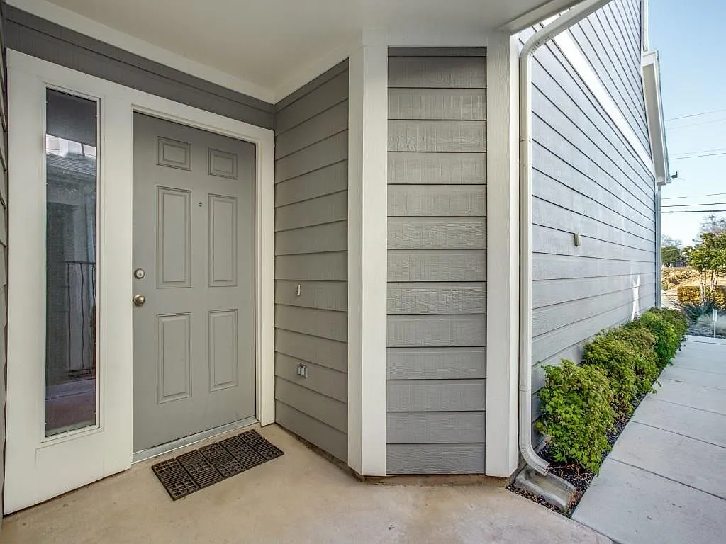 3 bed, 2.5 bath, 2411 sqft, $3,750 — Photo 3