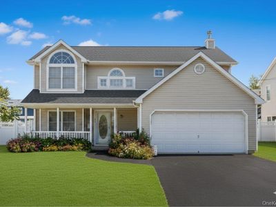 62 Dawes Avenue, Amity Harbor, NY, 11701