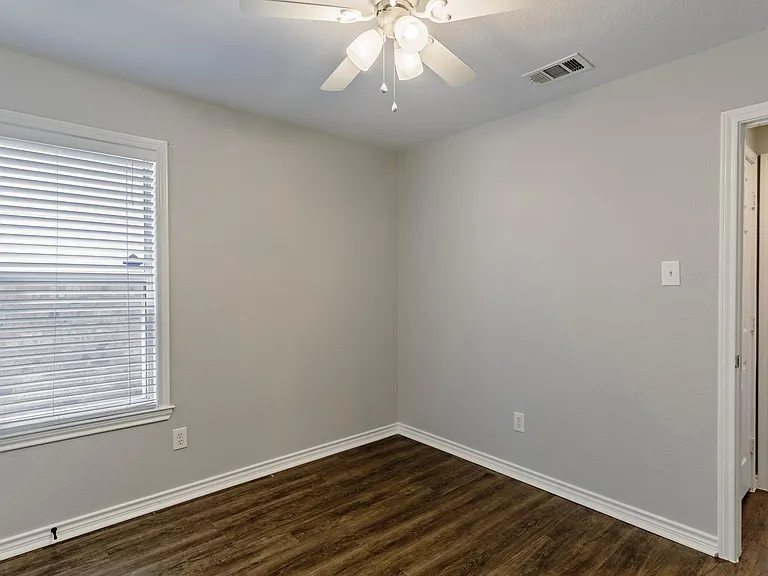 8915 Wild Rose Ln — Photo 17