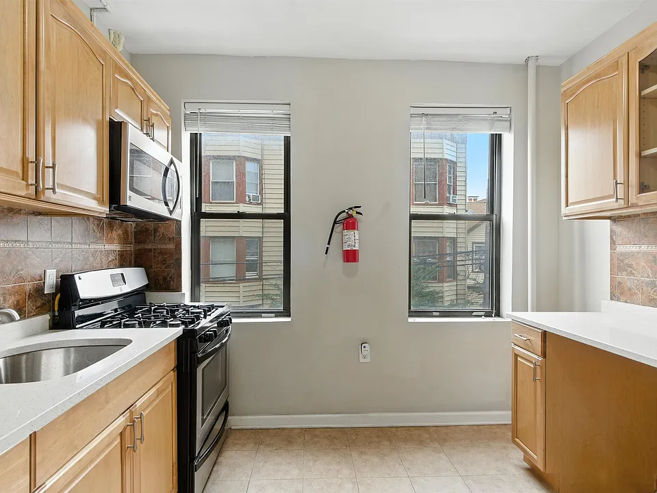 217 44th St #9