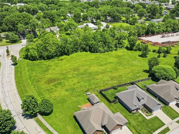 Tuscany Pkwy, Peculiar, MO 64078