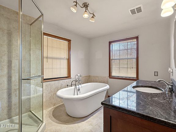 4th image of 3055 Clemmons Rd