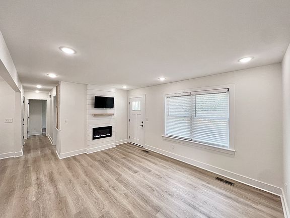 4th image of 207 N Cedar Ln