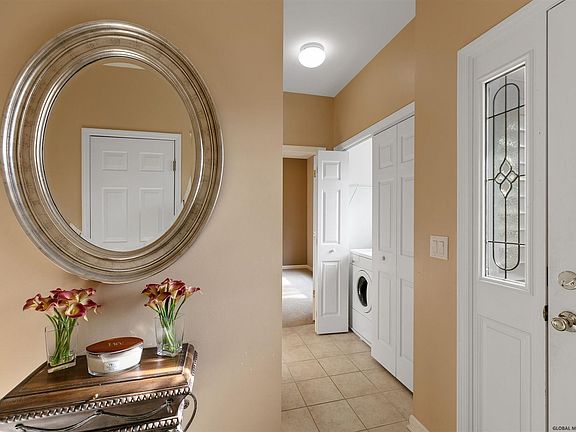 4th image of 7 Hampton Cir