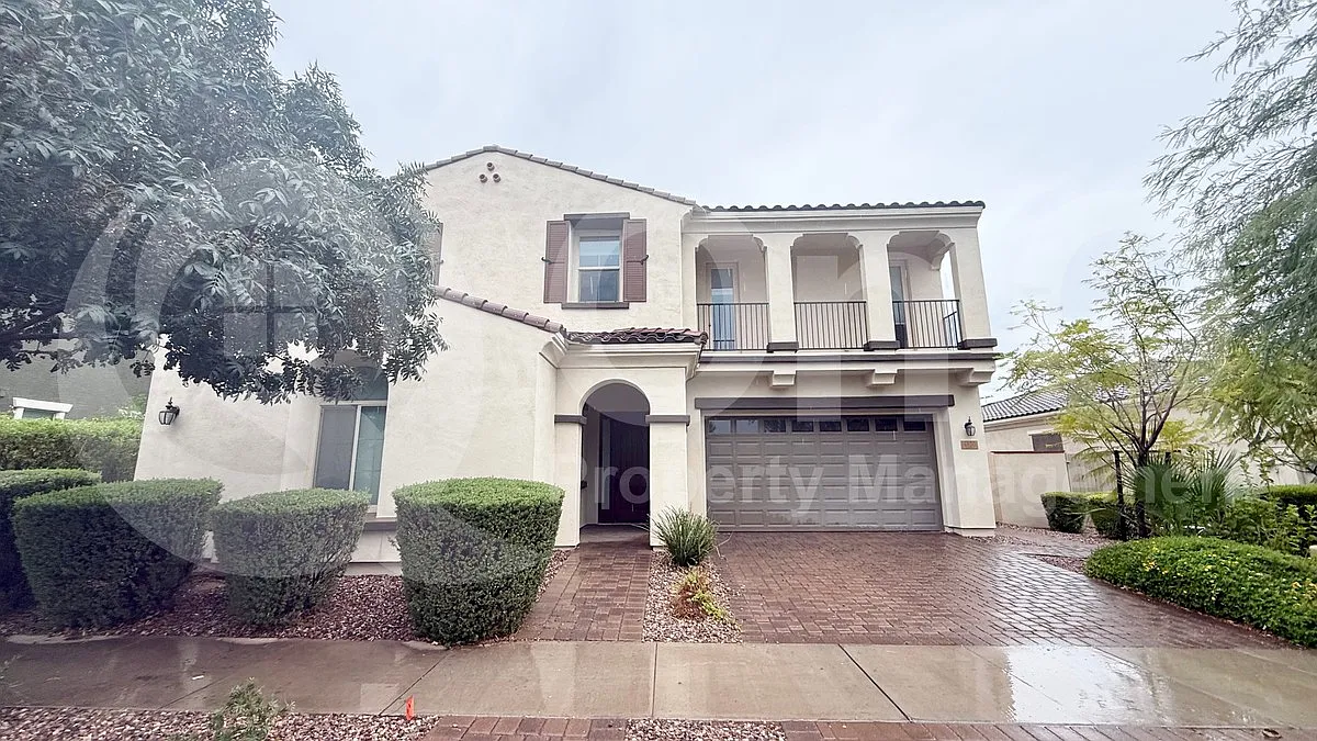 4 bed, 2.5 bath, 3240 sqft, $3,099 — Photo 1