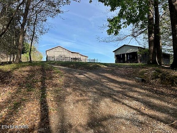 5th image of 811 Pioneer Rd