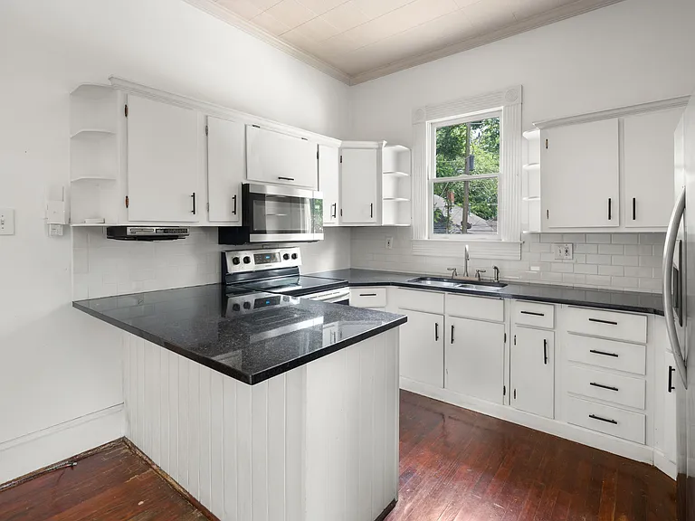 487 Boulevard SE — Photo 16