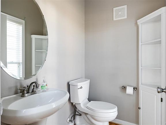 5th image of 11604 Kenilworth Pl