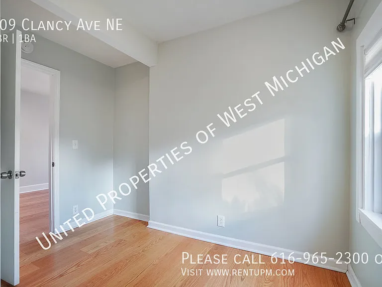 709 Clancy Ave NE — Photo 6