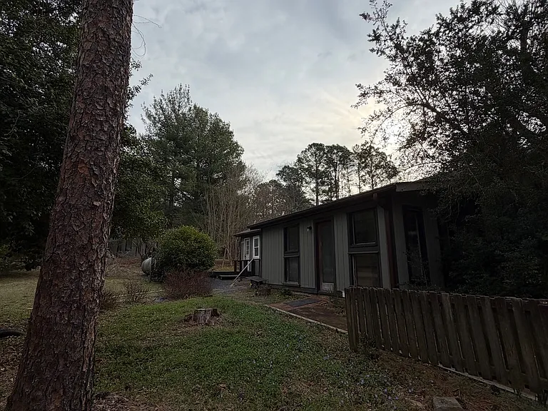 Vinca Dr — Photo 13