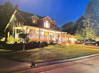 911 Springbrook Dr, Hinton, IA 51024