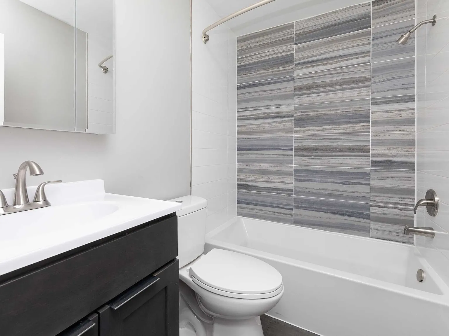 St. Laurent Apartments — Photo 3