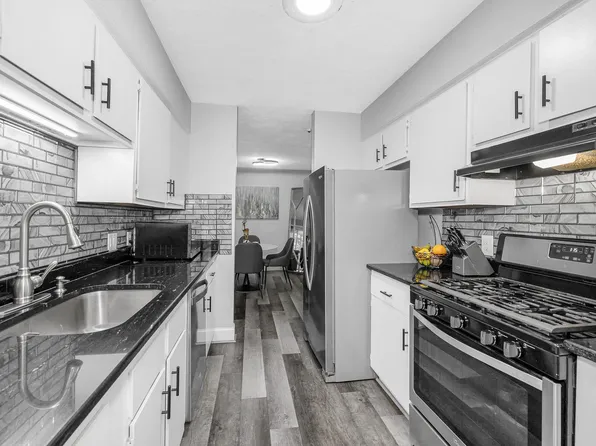 210 Brook Village Rd 38, Nashua, NH 03062