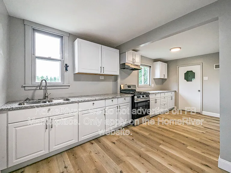 1323 Leaside Dr — Photo 8