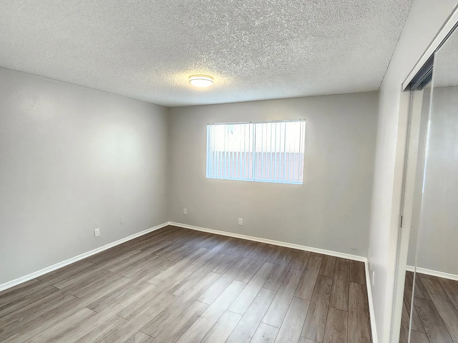 2 bed, 950 sqft, $2,350 — Photo 4