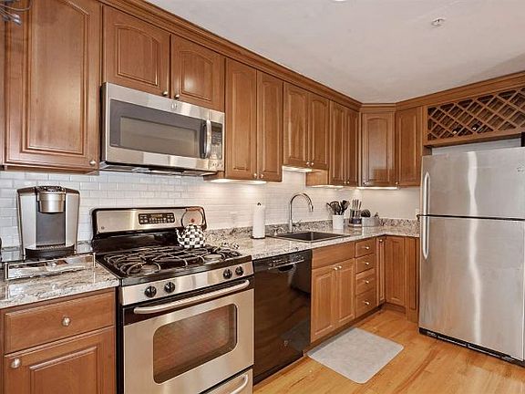 5th image of 820 Pavonia Ave #1
