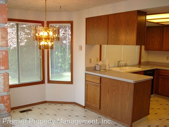 5th image of 2110 SE Blairmont Dr