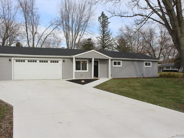4760 Independence Dr, Clarkston, MI 48346