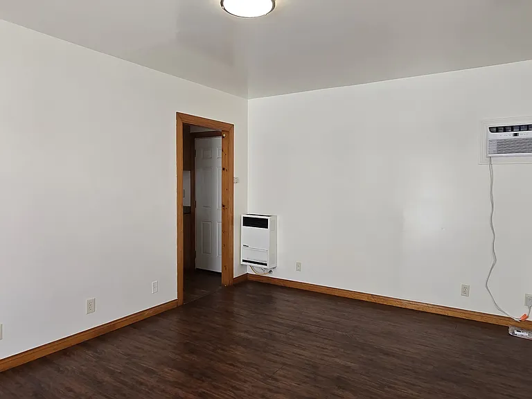1195 W 30th St #1/4 — Photo 4