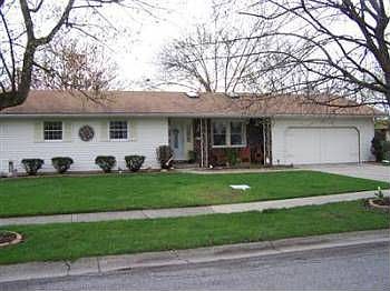 1st image of 907 Iroquois Dr