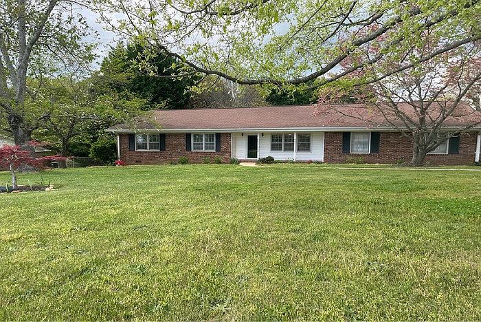 1st image of 9 Hilltop Dr
