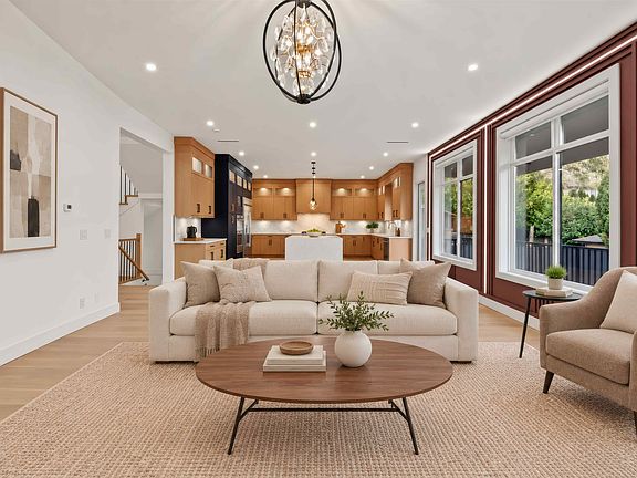 3rd image of 10284 167th St