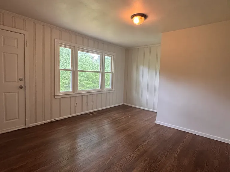 110 Stone Creek Dr — Photo 3