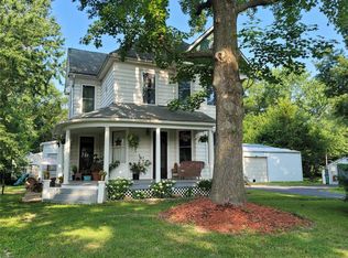 1045 Lincoln St, Saint Libory, IL 62282