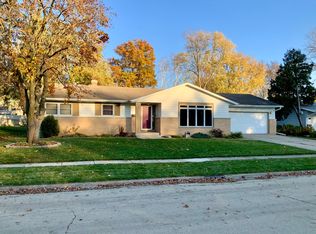 1204 Stafford St, Dekalb, IL 60115