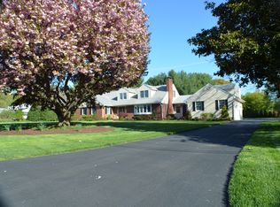 9 Robin Lake Dr, Cherry Hill, NJ 08003