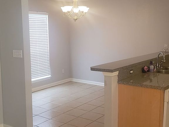 3rd image of 4555 Deslin Dr