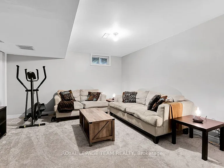 1443 Caravel Cres — Photo 21