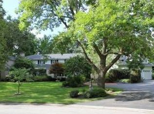 8 Whitestone Ln, Rochester, NY 14618