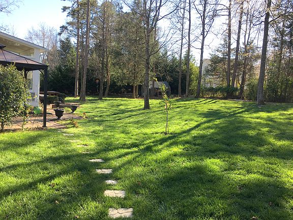 Beautiful secluded back yard