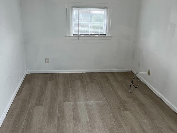 3rd image of 327 E Acacia St #3