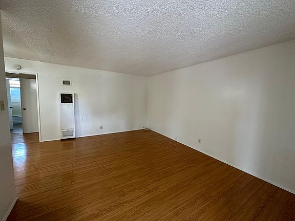 3rd image of 4860 Canoga St APT I