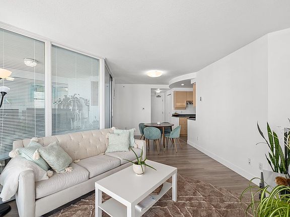 5th image of 1009 Expo Blvd #1602