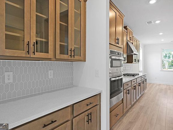 5th image of 8710 Stratford Oaks Ave