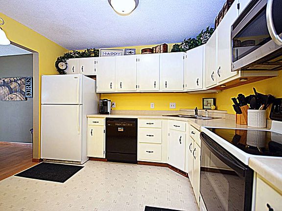 5th image of 304 Karen Ln NE