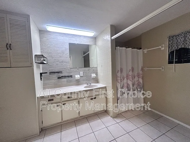 613 1st Ave NE #A — Photo 14