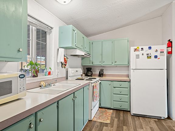 5th image of 1570 S Peach St Space 65