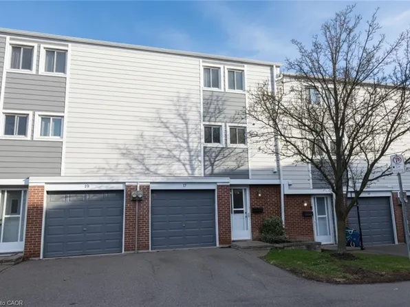 17 Patrice Ct, Hamilton, ON L9H 5P4
