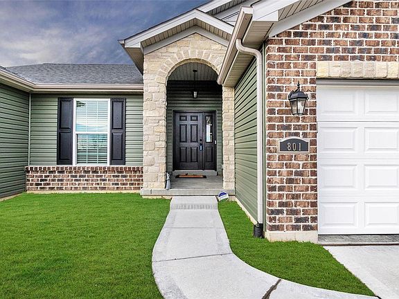 2nd image of 801 Cimarron Meadows Dr