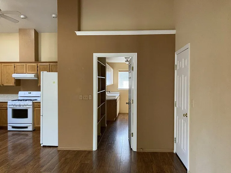 929 Nadia Way — Photo 10