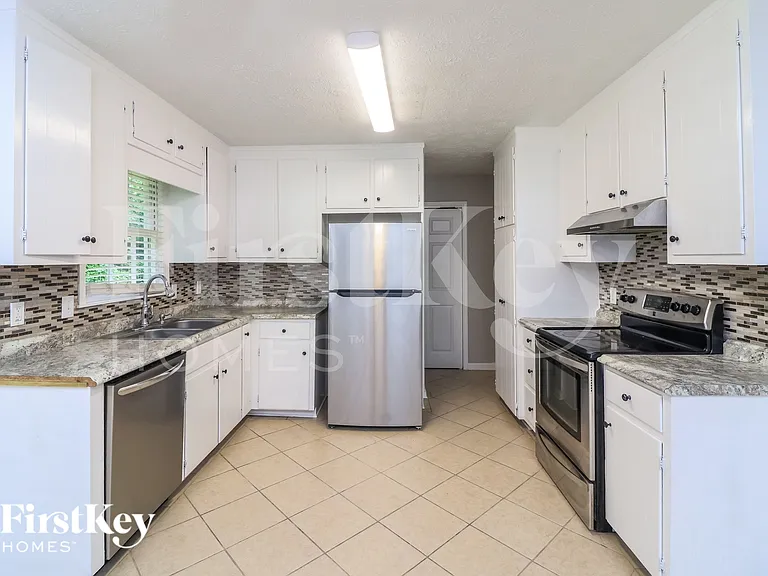 3692 Cambridge Dr SW — Photo 7