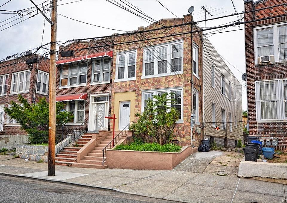 1st image of 919 E 223rd St