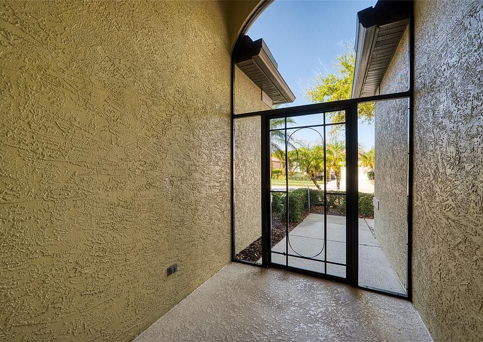 8142 Stirling Falls Cir, Sarasota, FL 34243 | MLS #A4685641 | Zillow