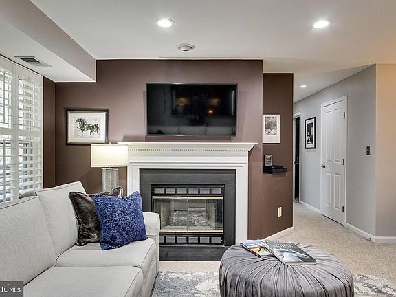 2nd image of 4120 Monument Ct Unit 204