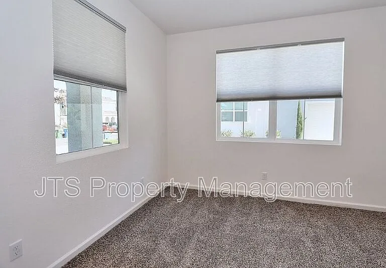 3217 Sunny Gate Ln — Photo 44